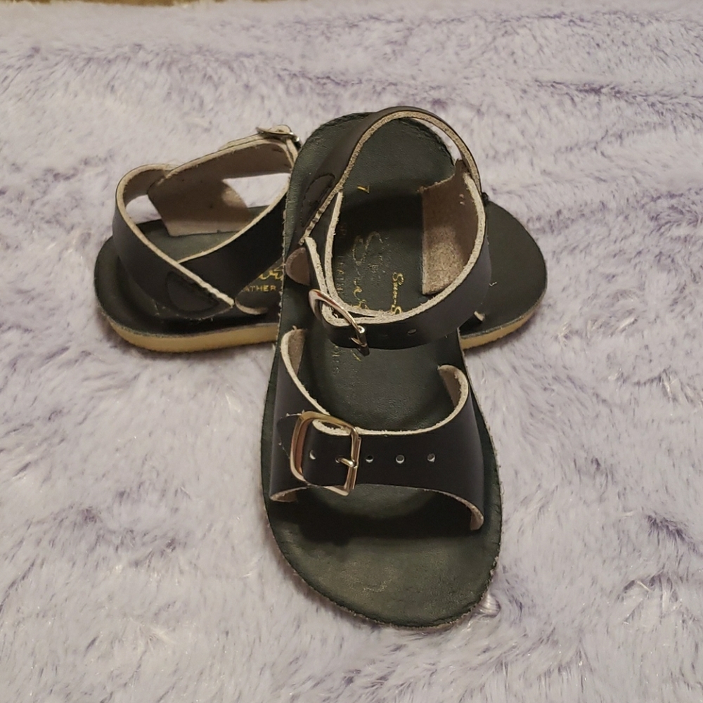 Navy blue saltwater saddle shoes size 7C